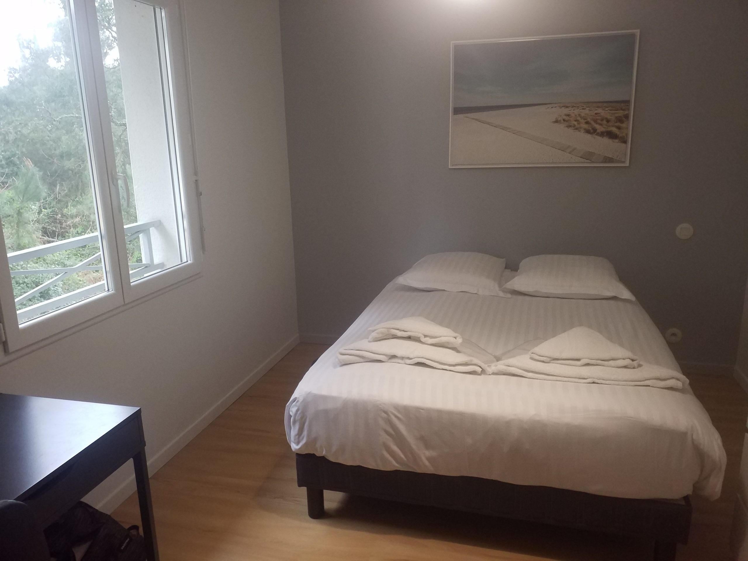 Cette chambre dispose d’un lit double en 140 cm.