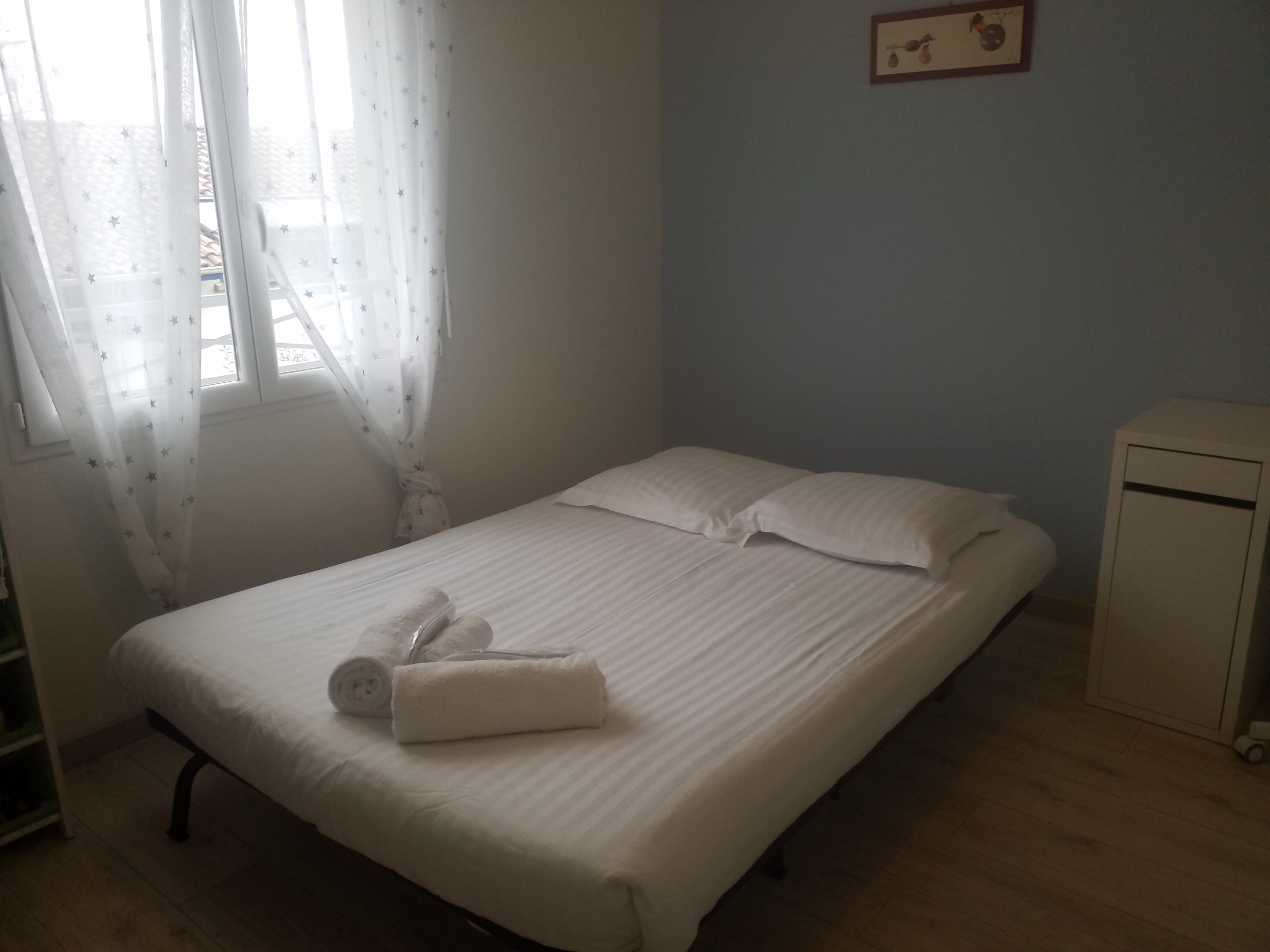 Cette chambre dispose d’un lit double en 160 cm.